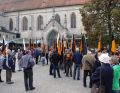 Sammeln vor der Stiftskirche