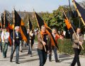 Schwarz-oranges Friedensbanner