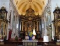 Der neue Altar und Ambo wird erst kommende Woche enthüllt