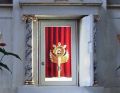 Kolping-Reliquie am linken Seitenaltar. 