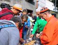 Vor der Minoritenkirche gibts Infos zum Hygieneprojekt in Indien (Geisenfelder)