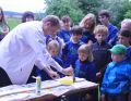Die erste Aufgabe: Neue Zier-Zaunlatten für den Kindergarten