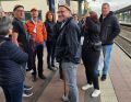 Mit dem Zug oder der S-Bahn geht es dann in die Stadt. (Bild: Johanna Buchheim)