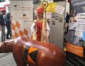 Am Stand des Kolping-Landesverband Bayern wird Werbung für die Kolping-Landeswallfahrt am 3. Oktober 2026 nach Freising gemacht. (Bild: Vera Heinz)