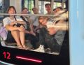 Die Jugend hat den besten Platz mit der besten Aussicht in der Schwebebahn. (Bild: Johanna Buchheim)