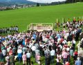 Altarinsel und Gemeinde von oben