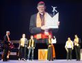 Kardinal Woelki überreicht den Sonderpreis der Kolpingjugend (Behrendt)