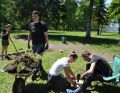 Die Kolpinggruppe in Bobingen gestaltet einen Naturlehrgarten im Garten des Krankenhauses