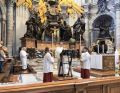 DI: Wie vor 31 Jahren auf dem Petersplatz liest Diakon Ludwig Drexel das Evangelium