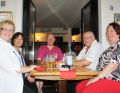 Die Gastwirte sind den bayerischen Gästen sehr entgegengekommen, wie man auf den Gläsern am Tisch sieht